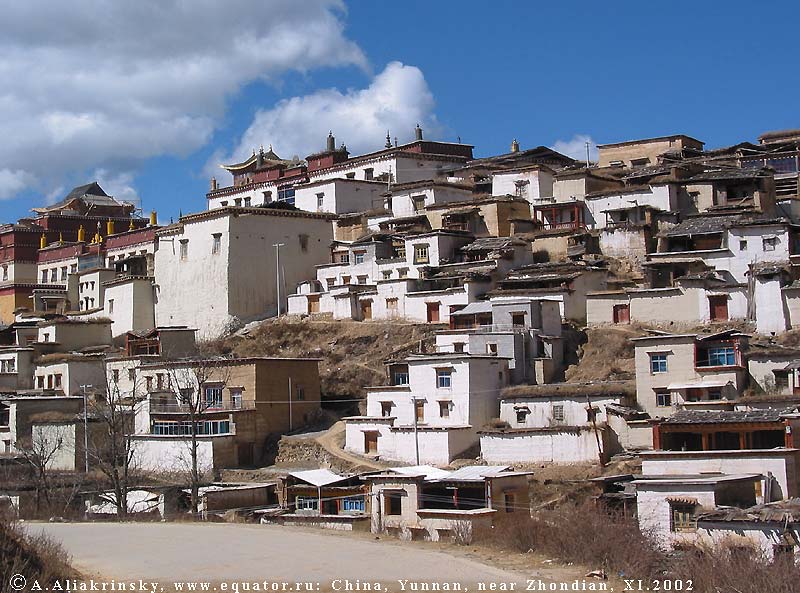 Шангри-Ла, тибетский монастырь Ganden (Shangri-La = Zhongdian).