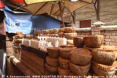 Городской базар, кокосы и кокосовое молоко. Антананариву. Мадагаскар.